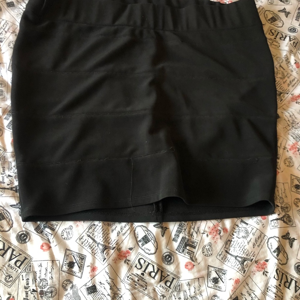 Mini skirt - Picture 2 of 4